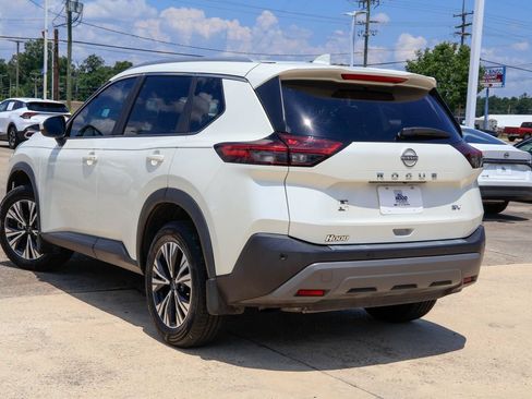 Used 2023 Nissan Rogue SV w/ SV Premium B Package FWD image 2