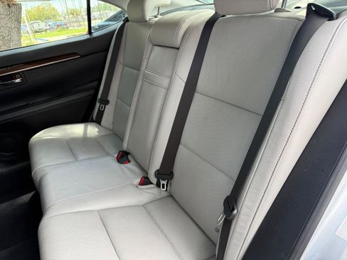 Used 2013 Lexus ES 350 w/ Luxury Pkg FWD image 26