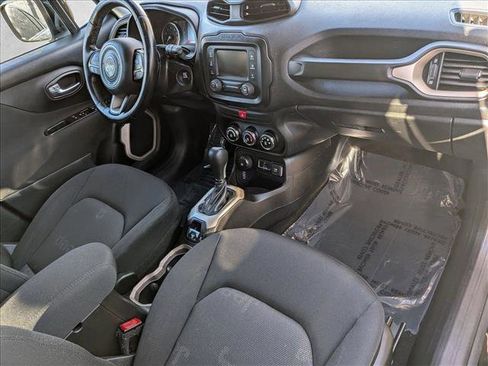 Used 2017 Jeep Renegade Latitude image 19