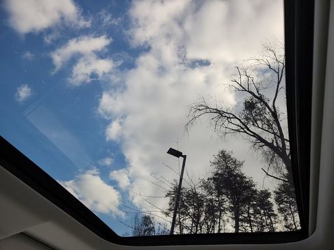 Used 2025 Land Rover Discovery S image 27