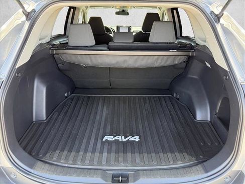 Used 2021 Toyota RAV4 XLE FWD image 7