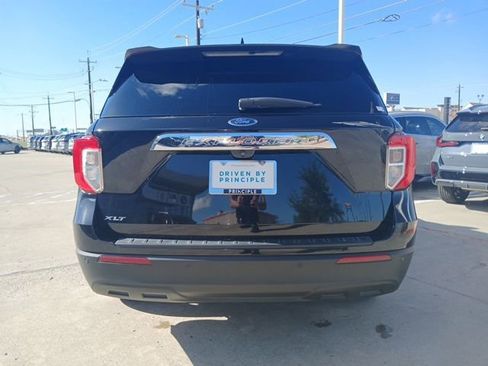 Used 2022 Ford Explorer XLT image 8