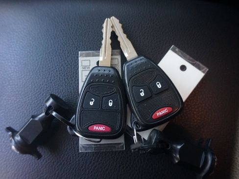 Used 2013 Jeep Wrangler Unlimited Sahara w/ Connectivity Group image 30