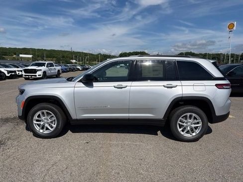 New 2026 Jeep Grand Cherokee Laredo AWD/4WD image 4