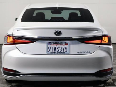 Certified 2025 Lexus ES 300h w/ Premium Package image 5