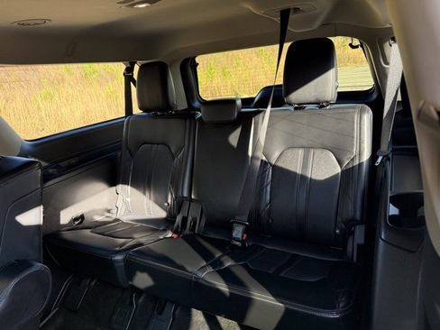 Used 2019 Ford Expedition Max Platinum image 28