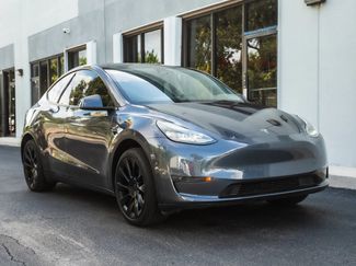 Used 2023 Tesla Model Y 2WD video 2