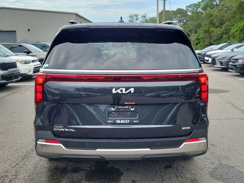 New 2026 Kia Carnival Hybrid FWD image 5