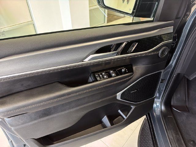 Used 2025 Jeep Wagoneer Series II w/ Premium Group I AWD/4WD image 14