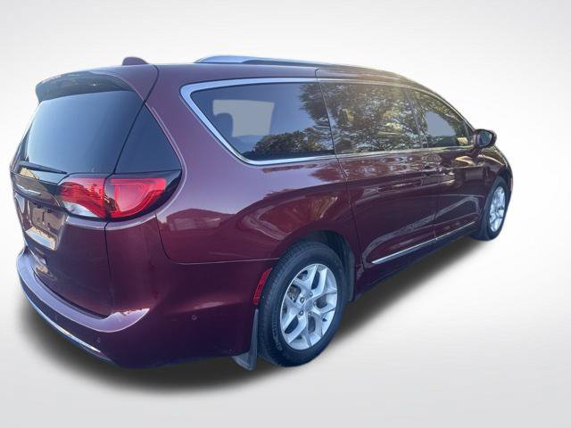 Used 2018 Chrysler Pacifica Touring-L Plus w/ Advanced Safetytec Group FWD image 8