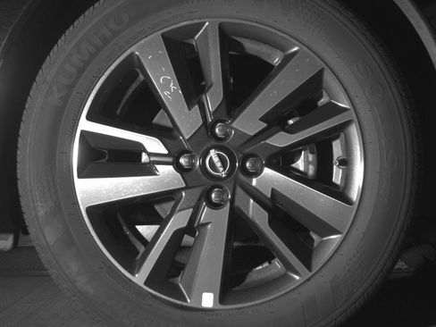 Used 2025 Nissan Versa SV FWD image 13
