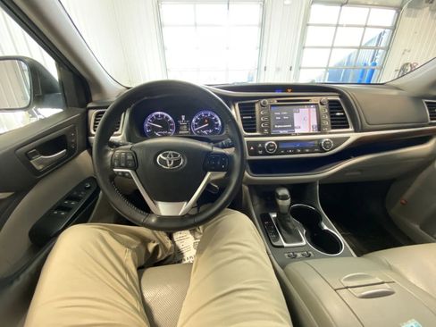 Used 2015 Toyota Highlander Limited image 28