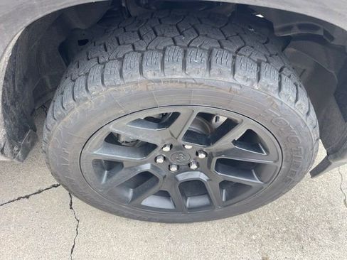Used 2022 RAM 1500 Laramie AWD/4WD image 13