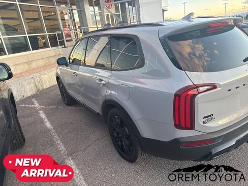 Used 2021 Kia Telluride EX w/ EX Premium Package image 3