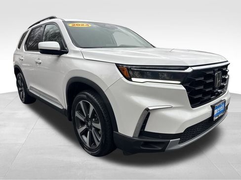 Certified 2024 Honda Pilot Touring image 10