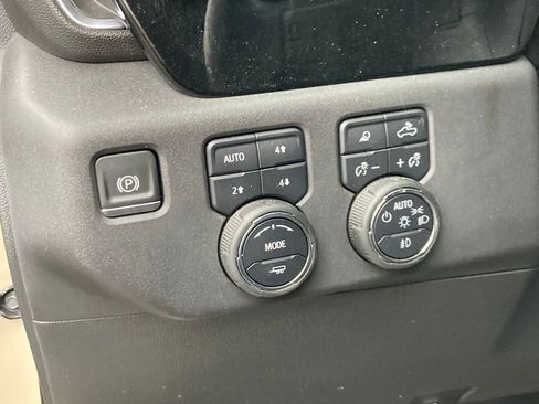 Used 2022 Chevrolet Silverado 1500 LT Trail Boss w/ LT Trail Boss Premium Package AWD/4WD image 13