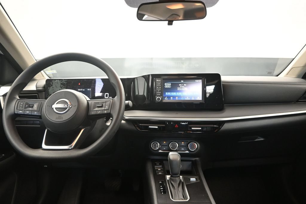 Used 2025 Nissan Kicks S AWD/4WD image 18