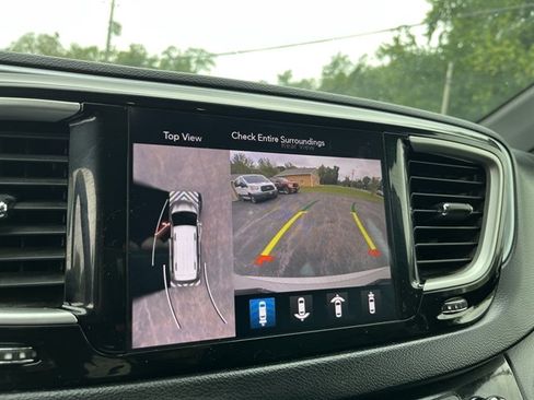 Used 2020 Chrysler Pacifica Touring-L w/ Advanced Safetytec Group FWD image 26