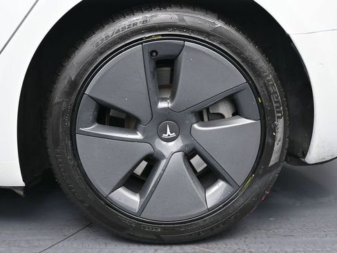 Used 2021 Tesla Model 3 Standard Range Plus image 10