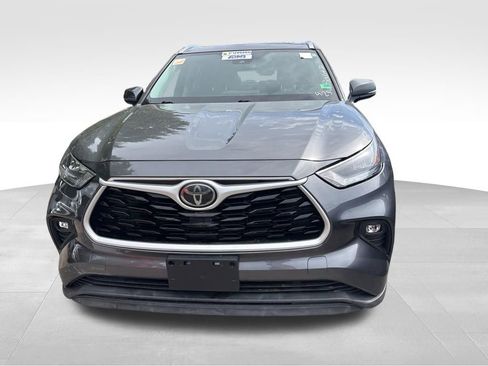 Used 2020 Toyota Highlander XLE FWD image 4