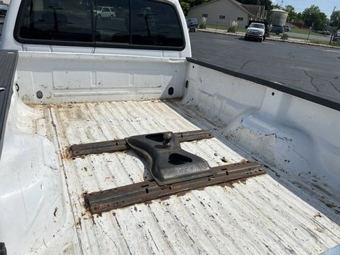 Used 2005 Ford F350 XL image 4