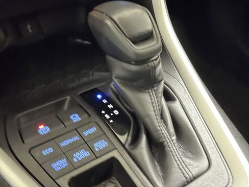 Used 2022 Toyota RAV4 XLE image 17