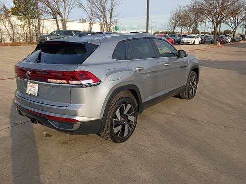 Used 2025 Volkswagen Atlas Cross Sport SE image 6