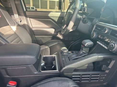 Used 2025 Toyota Tacoma TRD Off-Road image 21