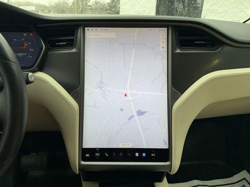 Used 2018 Tesla Model X 75D image 9