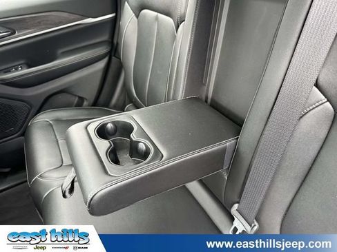 Used 2023 Jeep Grand Cherokee Limited AWD/4WD image 18