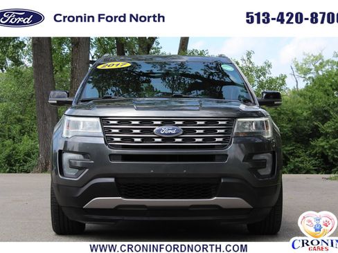 Used 2017 Ford Explorer XLT w/ Equipment Group 201A FWD image 2