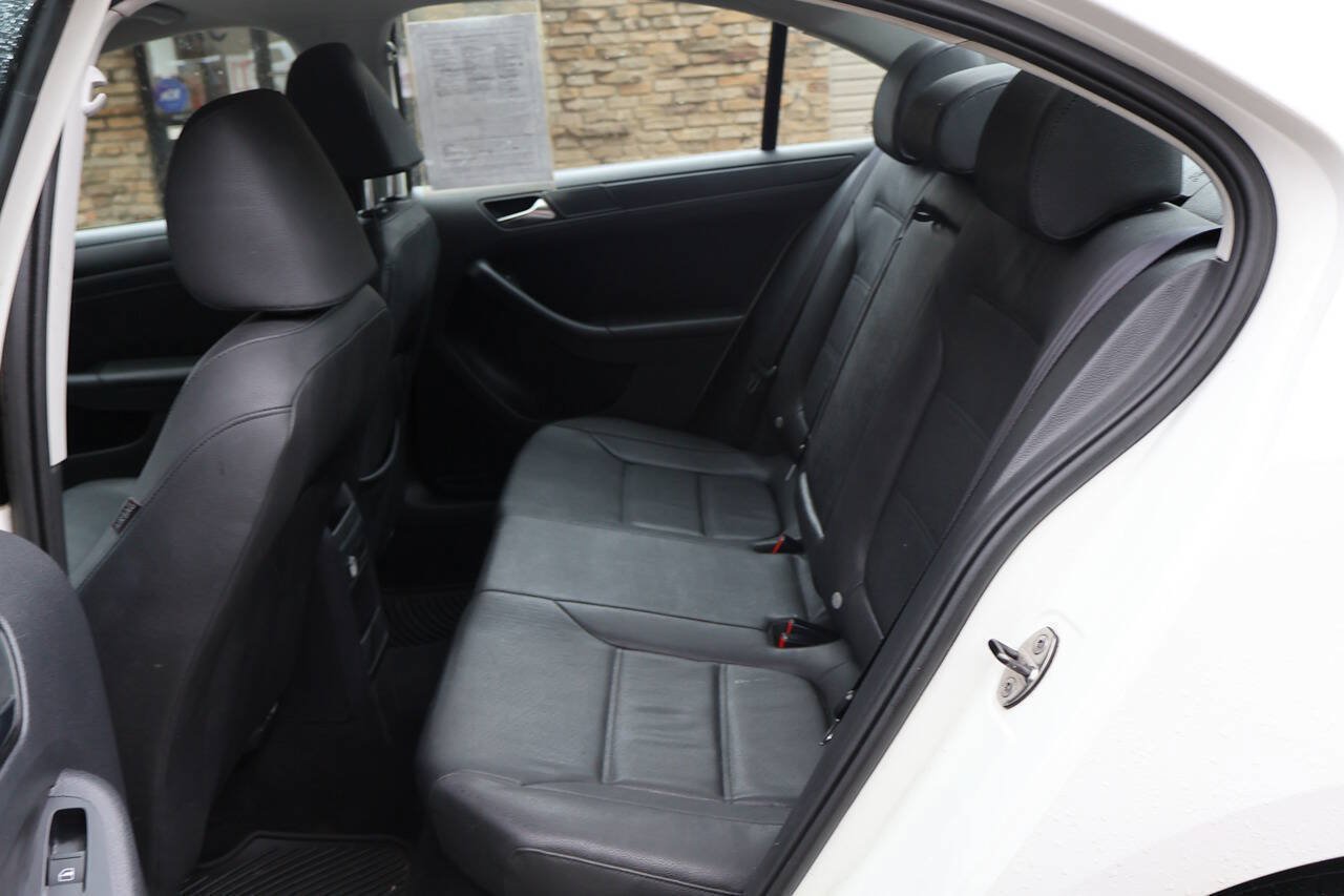 Used 2011 Volkswagen Jetta SE FWD image 16