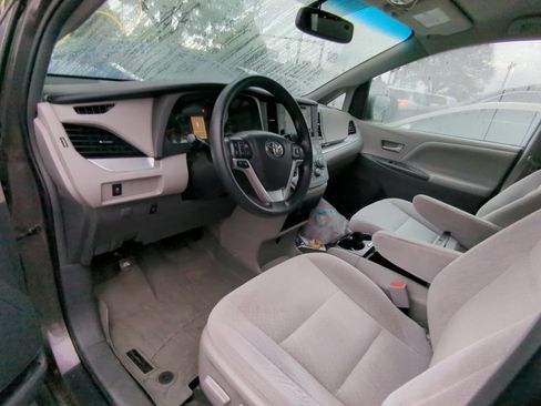 Used 2016 Toyota Sienna LE AWD/4WD image 7
