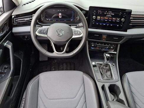 Certified 2025 Volkswagen Jetta SEL image 12