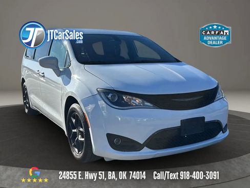 Used 2020 Chrysler Pacifica Touring w/ S Appearance Package image 1