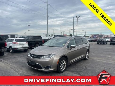 Used 2017 Chrysler Pacifica Limited FWD image 1
