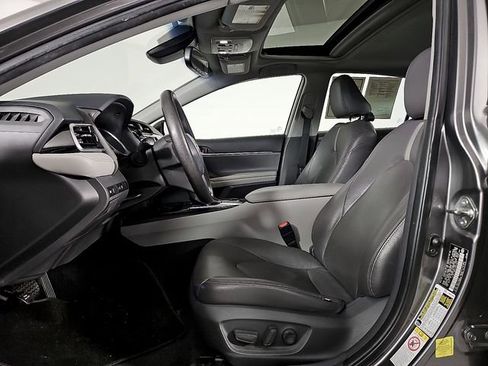 Used 2018 Toyota Camry LE w/ Moonroof Package image 13