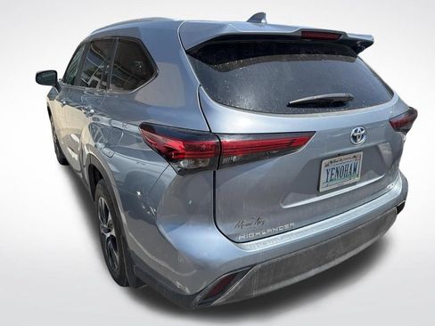 Used 2023 Toyota Highlander XLE AWD/4WD image 4