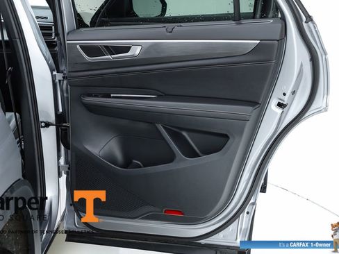 Used 2025 Volkswagen Atlas Cross Sport SE w/ Panoramic Sunroof Package image 31