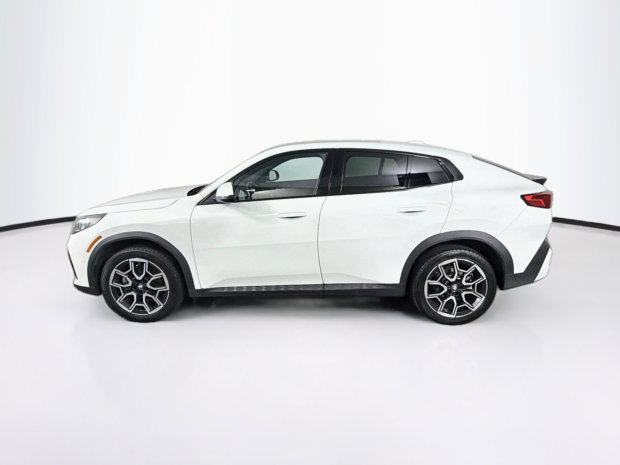 Used 2026 BMW X2 xDrive28i AWD/4WD image 4