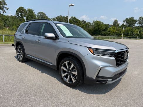 Used 2025 Honda Pilot Elite image 7
