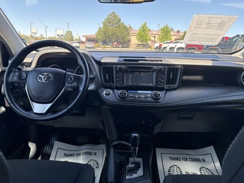 Used 2018 Toyota RAV4 XLE AWD/4WD image 17