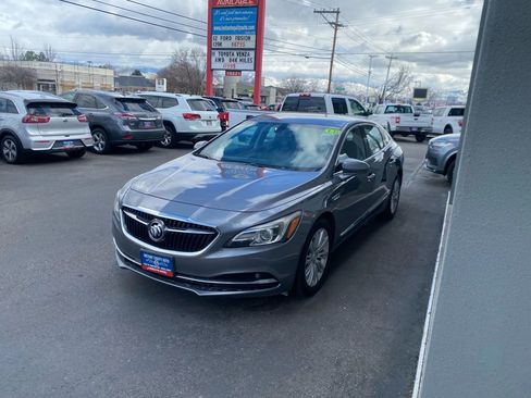 Used 2018 Buick LaCrosse Essence image 4