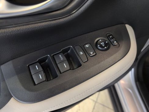 Used 2023 Honda HR-V LX image 9