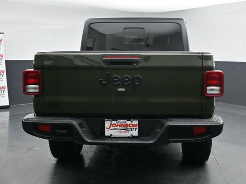 Used 2023 Jeep Gladiator Sport image 8