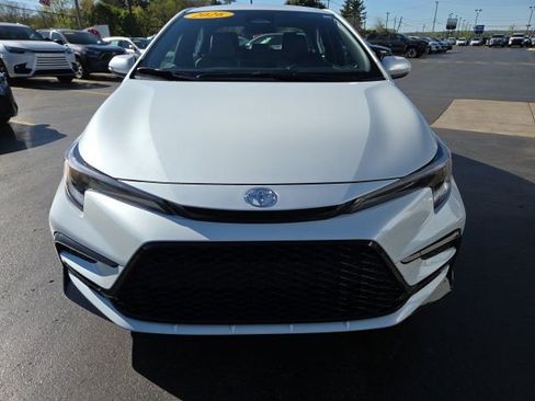 Used 2026 Toyota Corolla SE FWD image 2