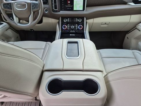 Used 2024 GMC Yukon XL Denali w/ Advanced Technology Package image 23