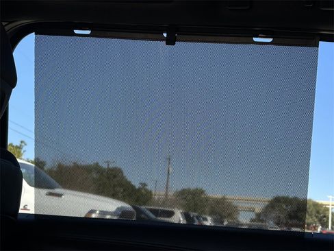 Used 2025 Toyota Sienna Platinum image 30