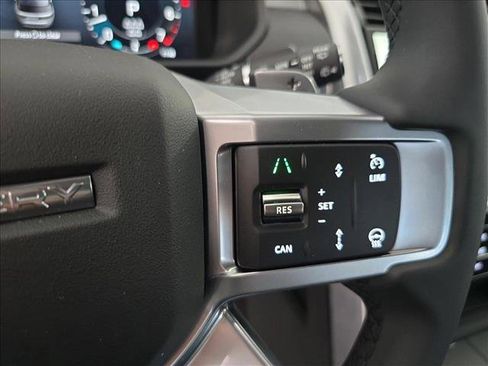 New 2025 Land Rover Discovery Dynamic SE AWD/4WD image 19