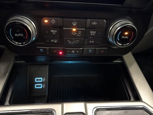 Used 2018 Ford F150 Lariat w/ Equipment Group 502A Luxury image 22